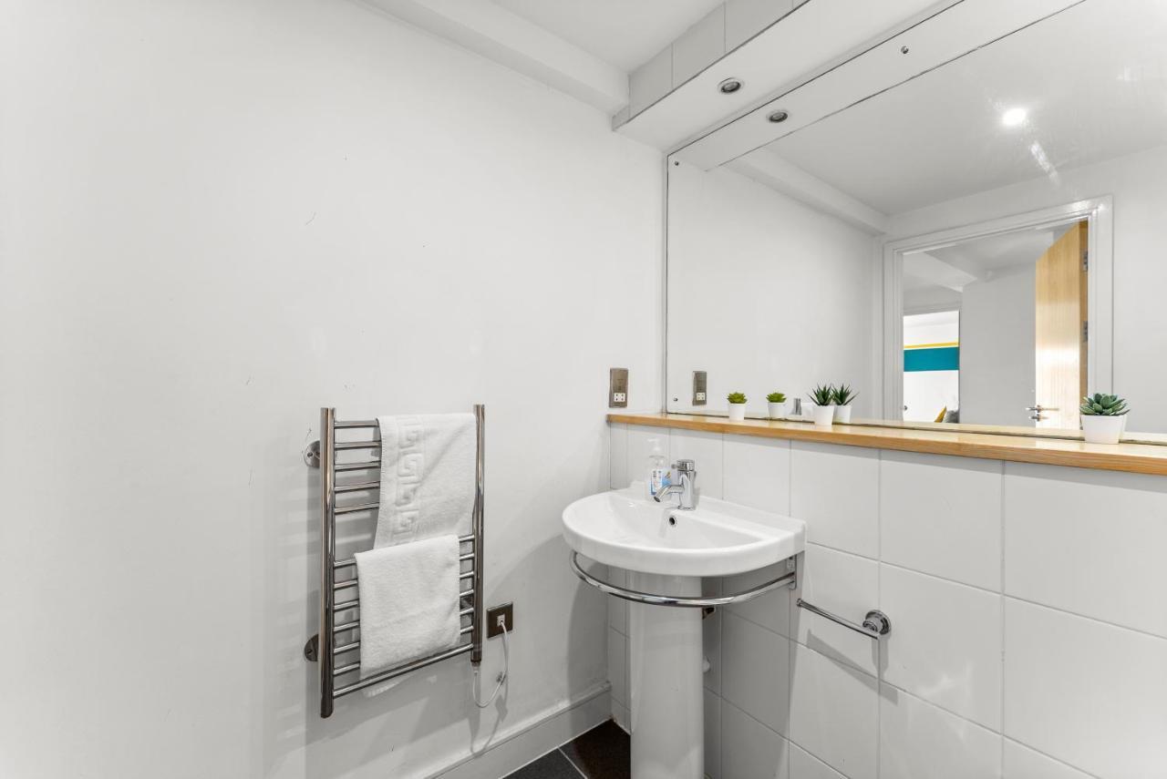 Enchanting Bristol Abode -Sleeps 6 With Balcony! Extérieur photo